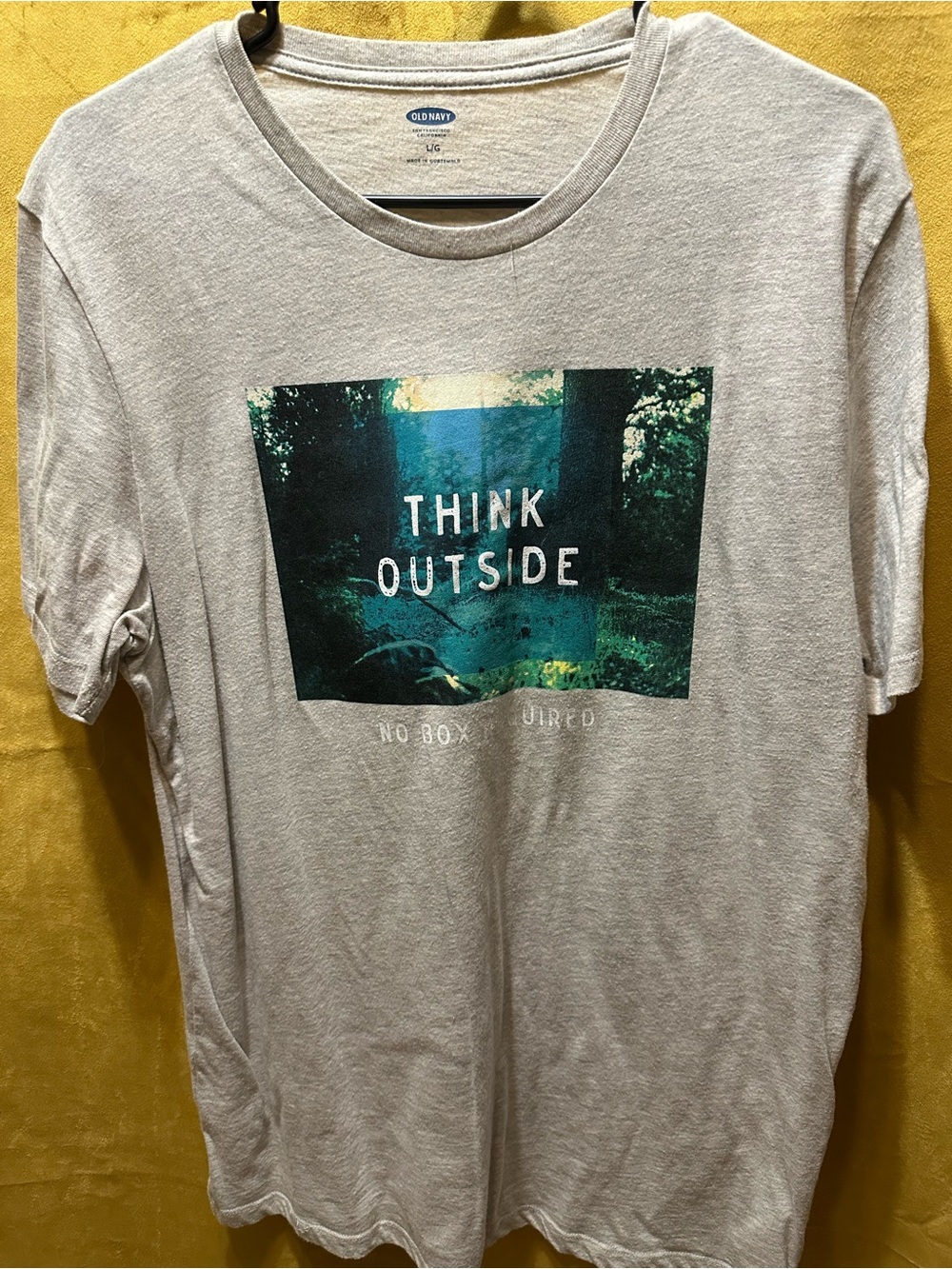 Old Navy Gray Graphic Tee with Forest 'Think Outside' Print
